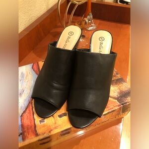 Bella Vita Women's Black and Tan Sandals Size 11W